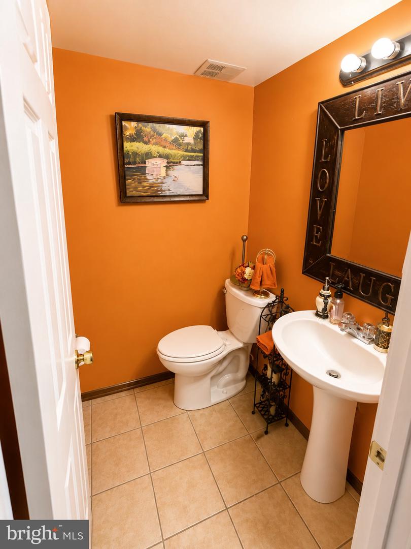 212 Dauntly St Property Photo 9