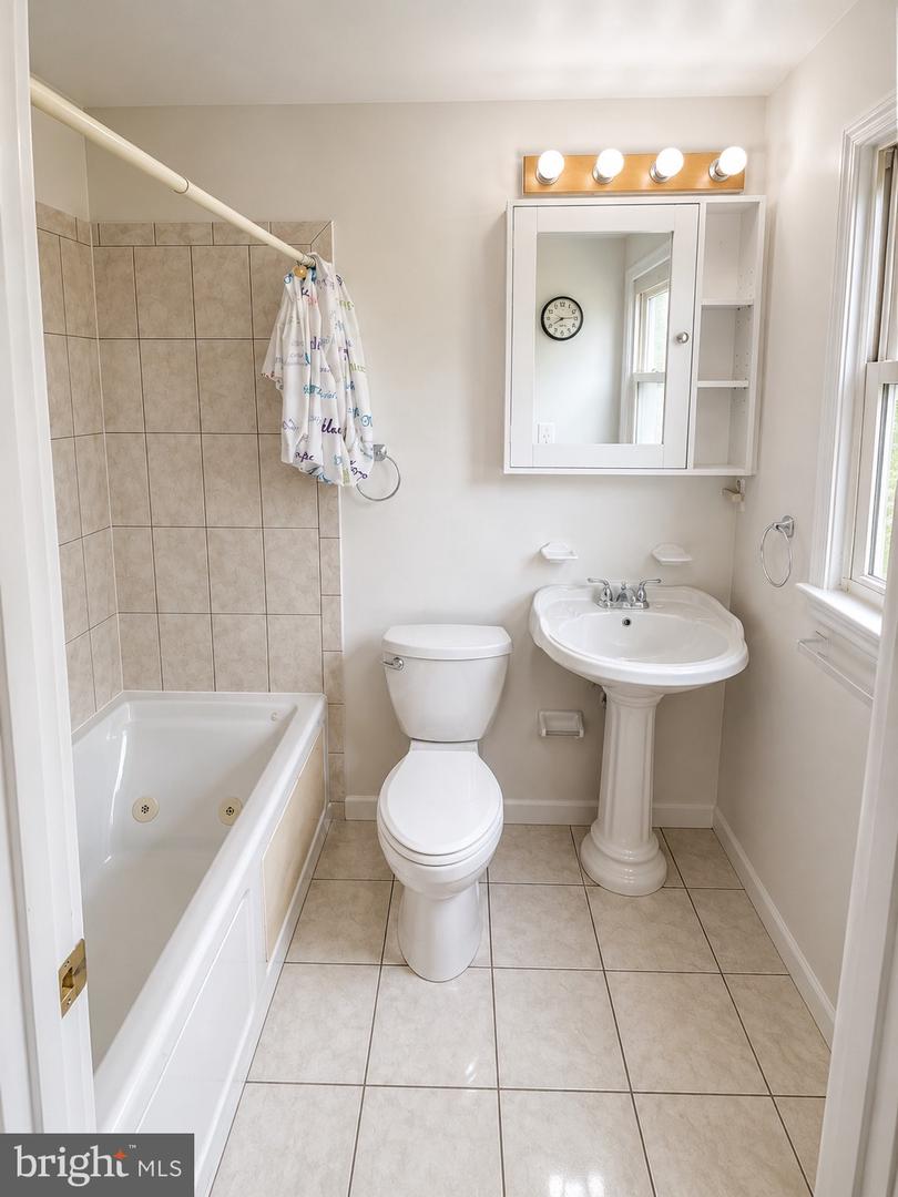 212 Dauntly St Property Photo 10