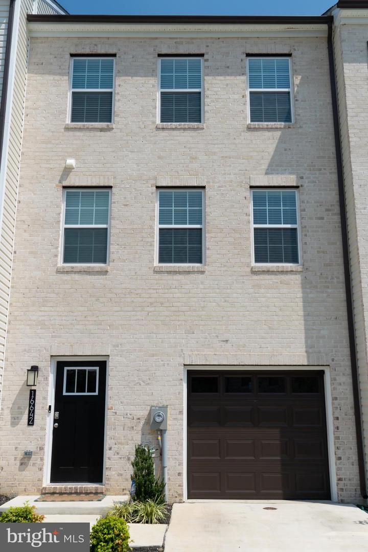 16642 Green Glade Dr Property Photo 2