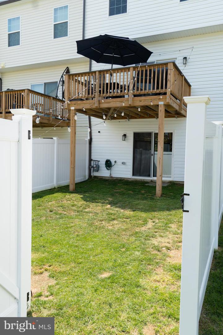 16642 Green Glade Dr Property Photo 3