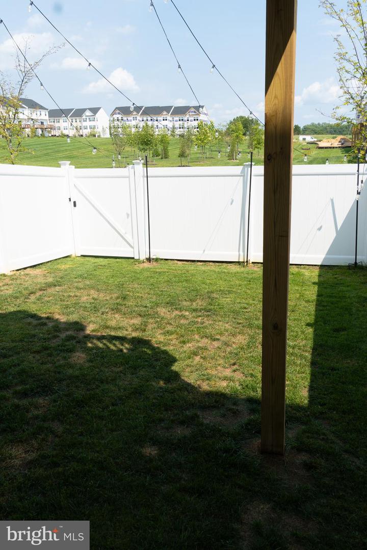 16642 Green Glade Dr Property Photo 4