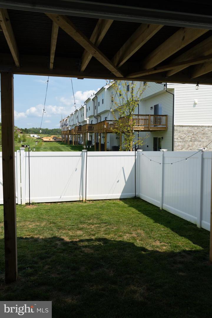 16642 Green Glade Dr Property Photo 5