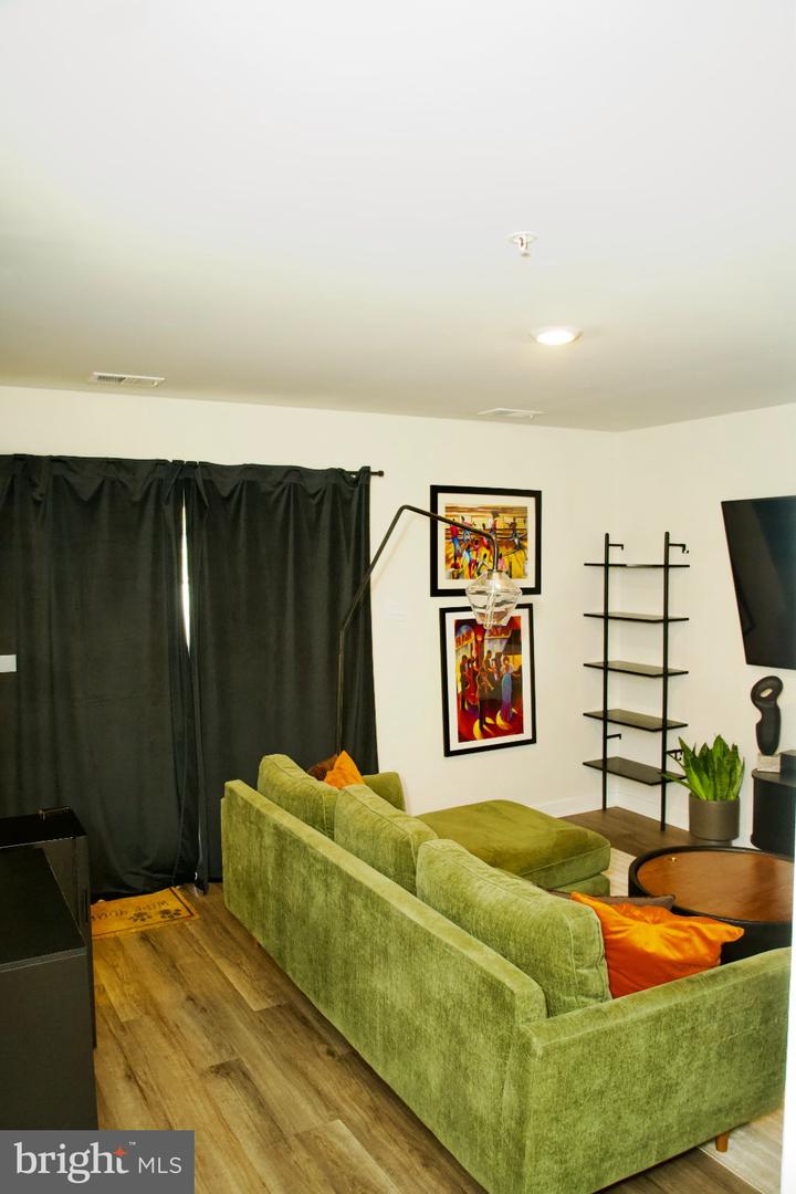16642 Green Glade Dr Property Photo 7