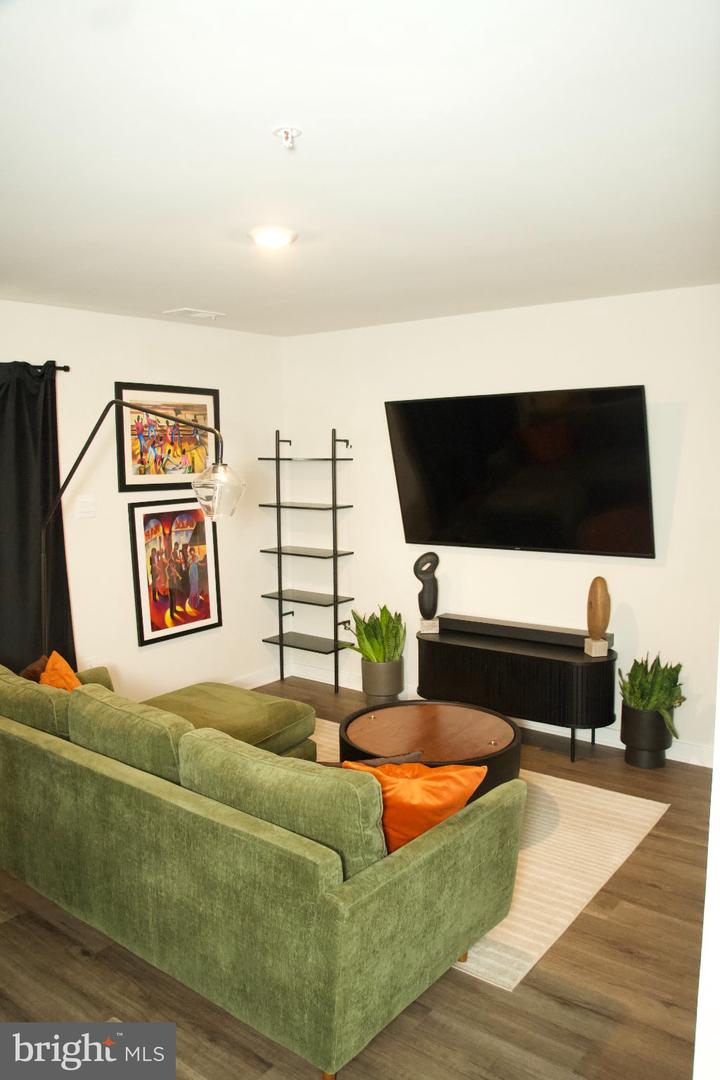 16642 Green Glade Dr Property Photo 8