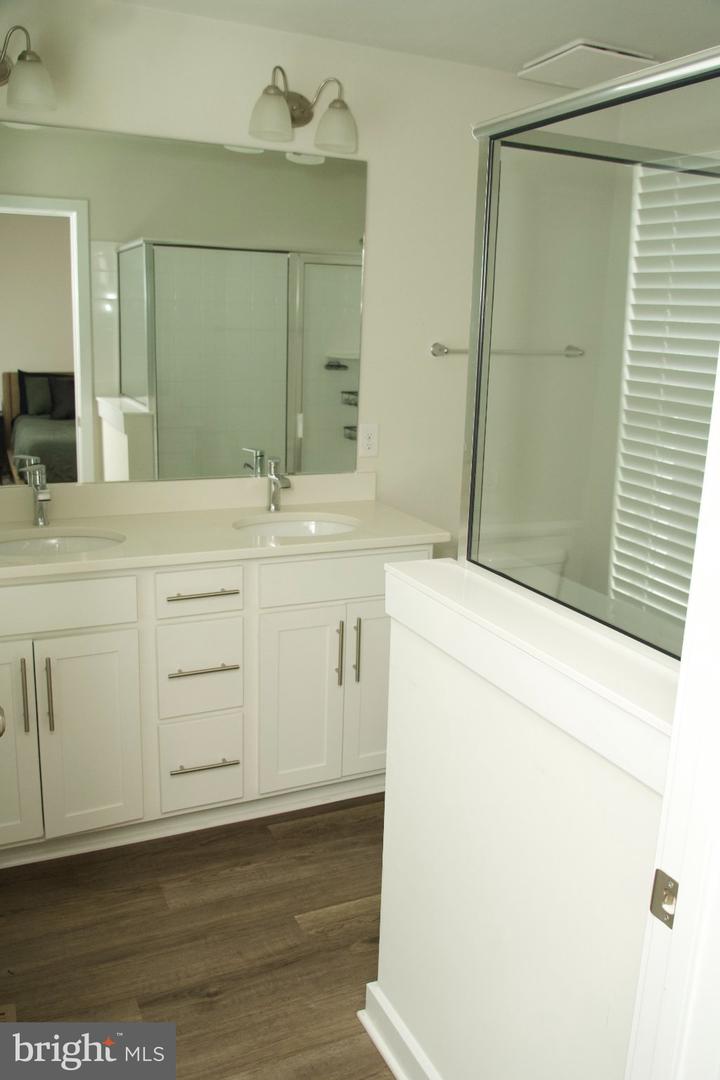 16642 Green Glade Dr Property Photo 22