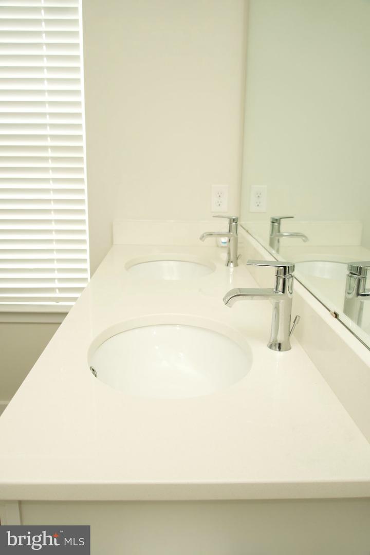 16642 Green Glade Dr Property Photo 29