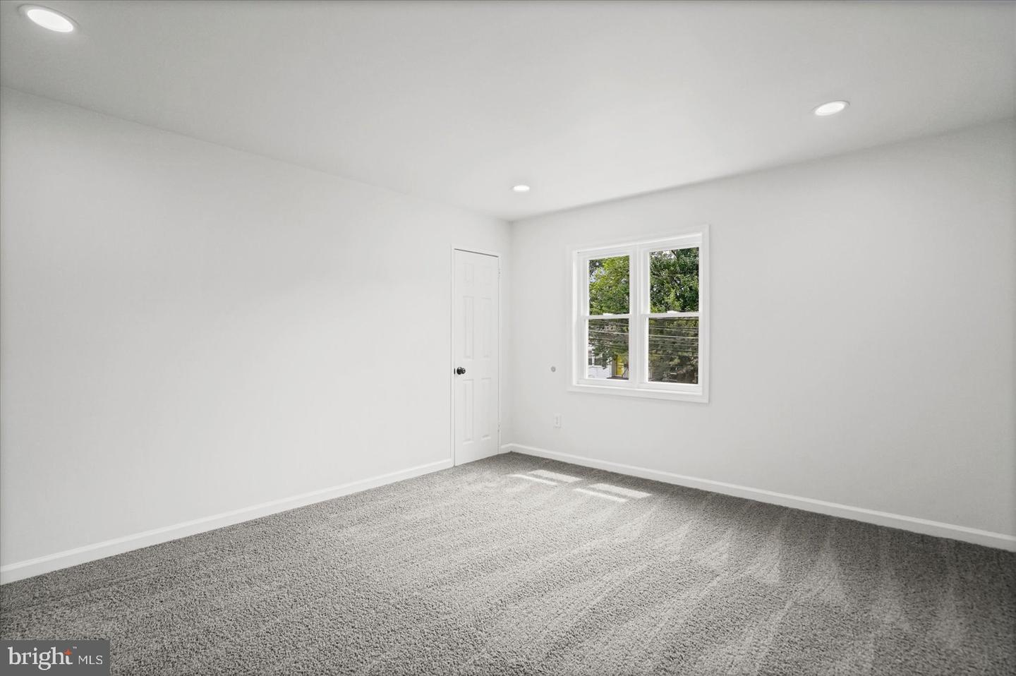 835 4th St Property Photo 28