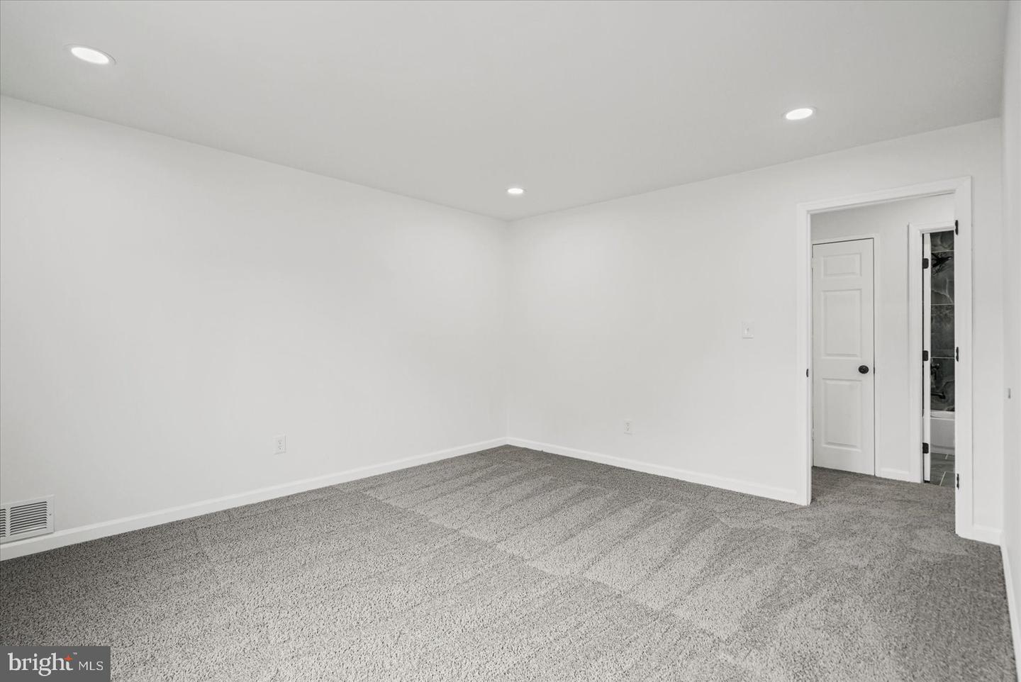 835 4th St Property Photo 29