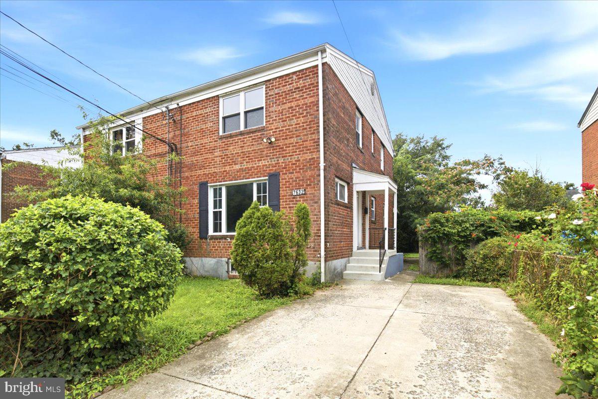 7632 W Park Dr Property Photo 1