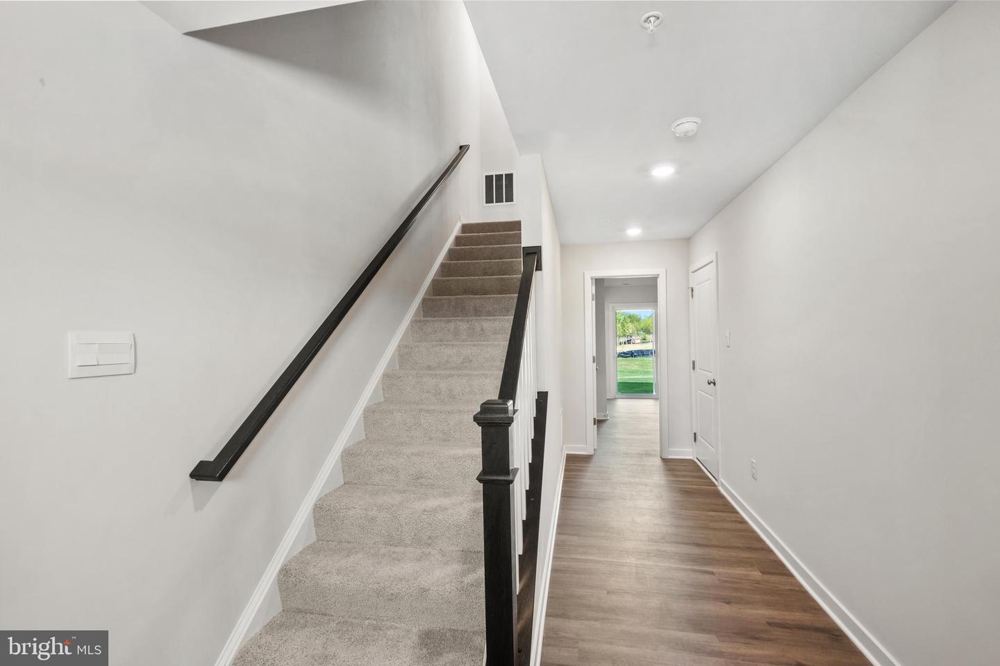 7548 Silver Thread Way Property Photo 3