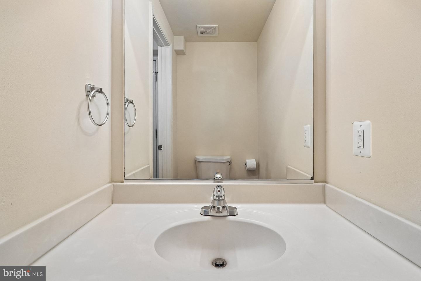 6233 E Hil Mar Cir Property Photo 8