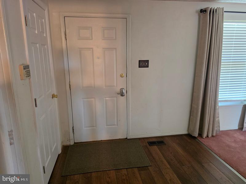6413 Tiffany Ct Property Photo 2