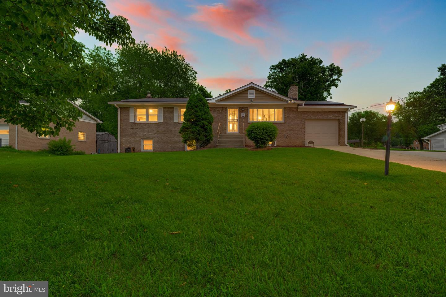 11729 REDWOOD DR E