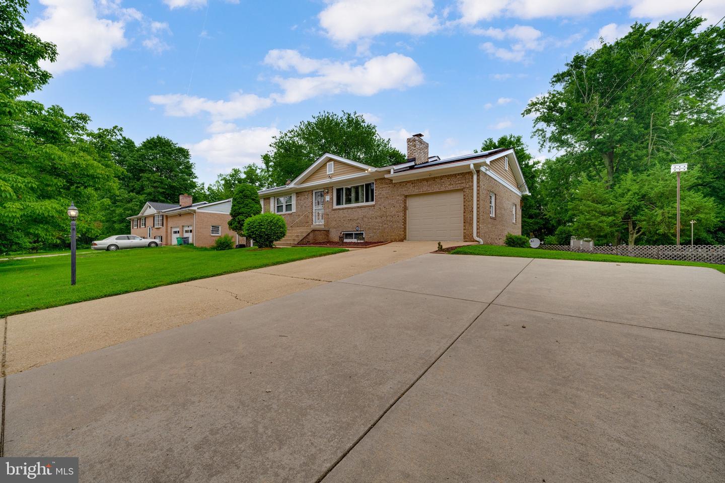 11729 Redwood Dr E Property Photo 5