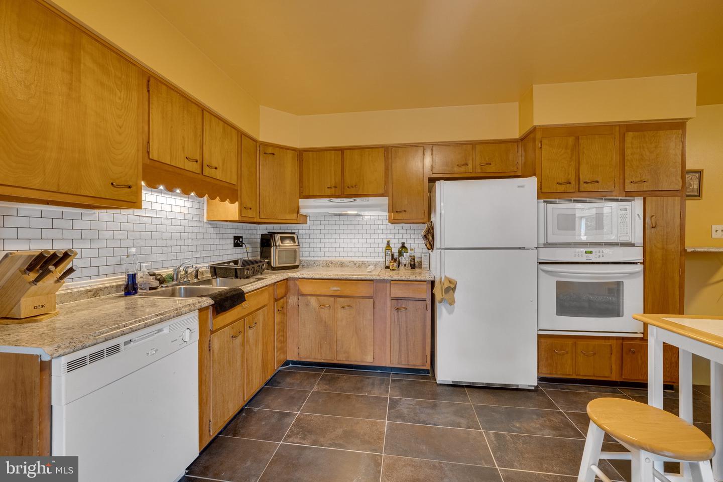 11729 Redwood Dr E Property Photo 9