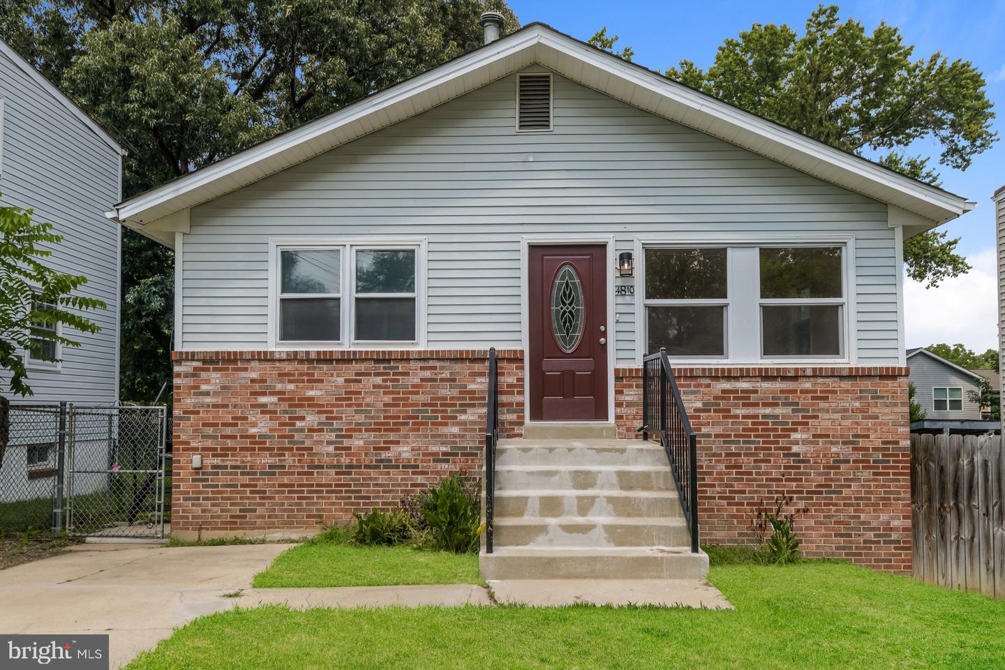 4810 LEXINGTON AVE Property Photo 1