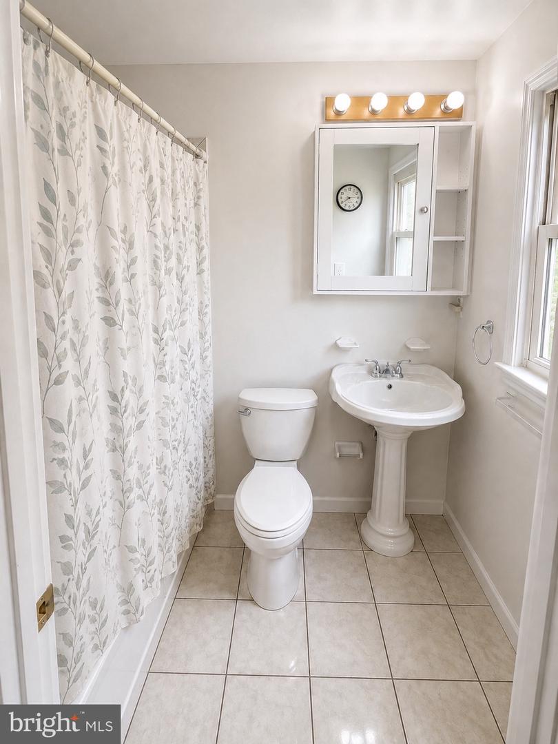 212 Dauntly St Property Photo 2