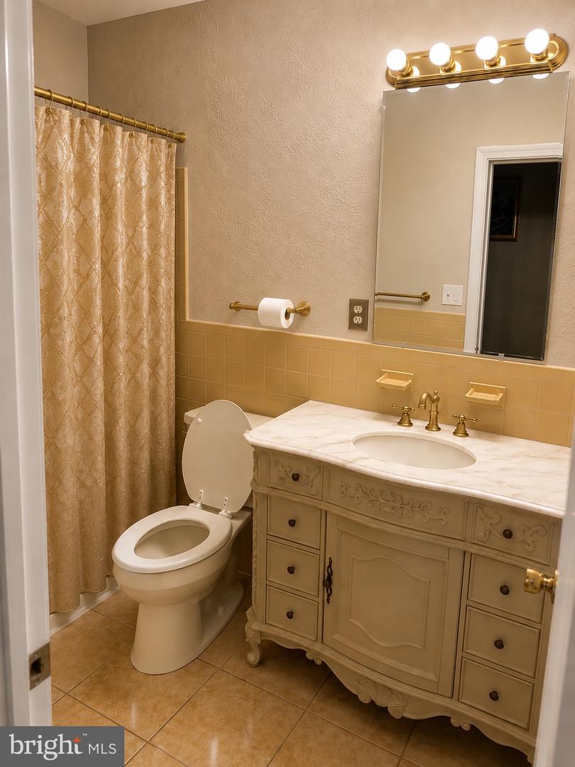 212 Dauntly St Property Photo 4