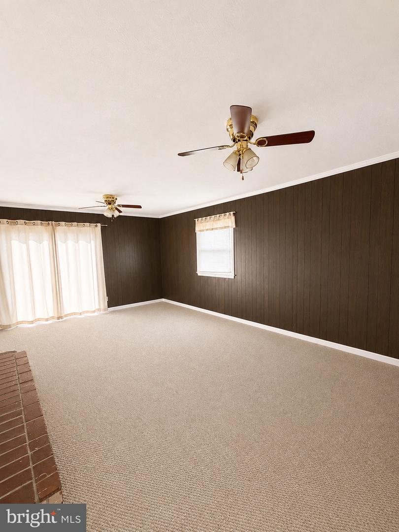 212 Dauntly St Property Photo 7