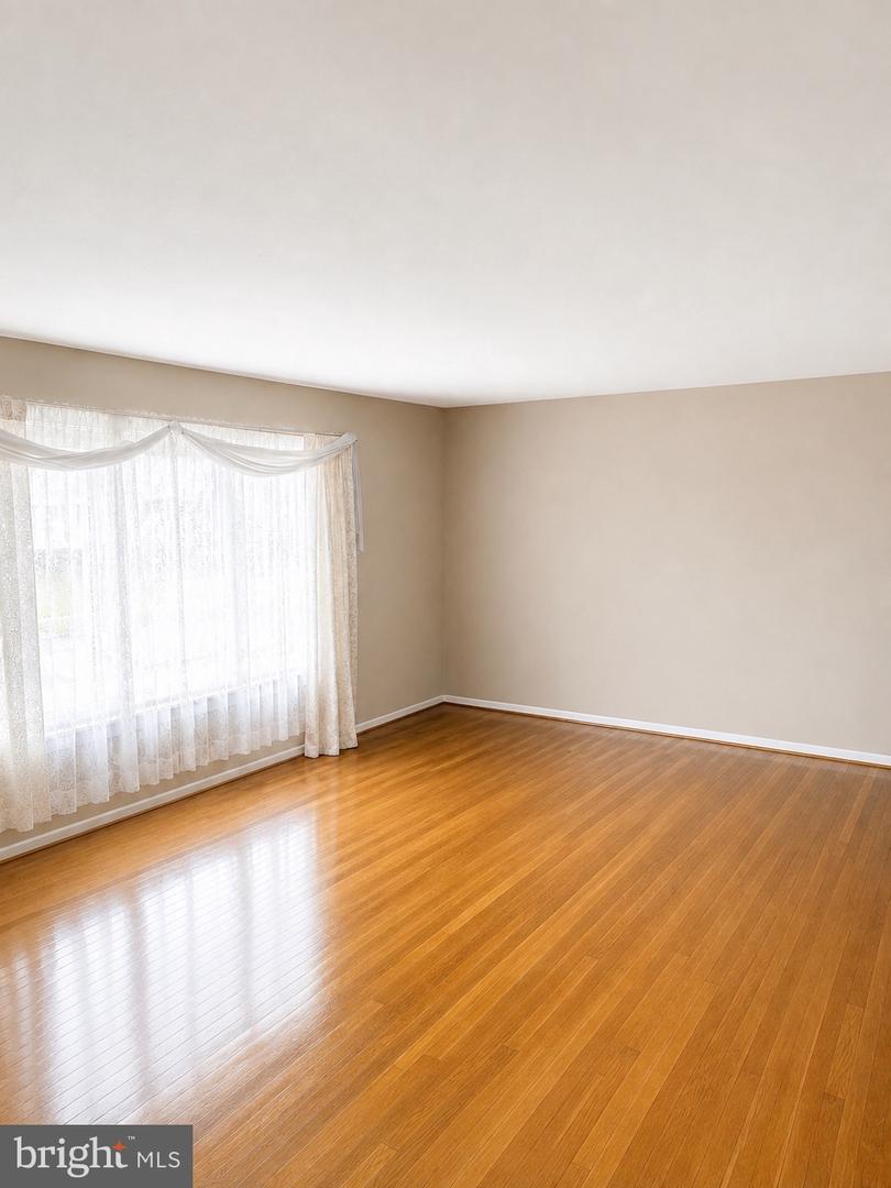 212 Dauntly St Property Photo 8