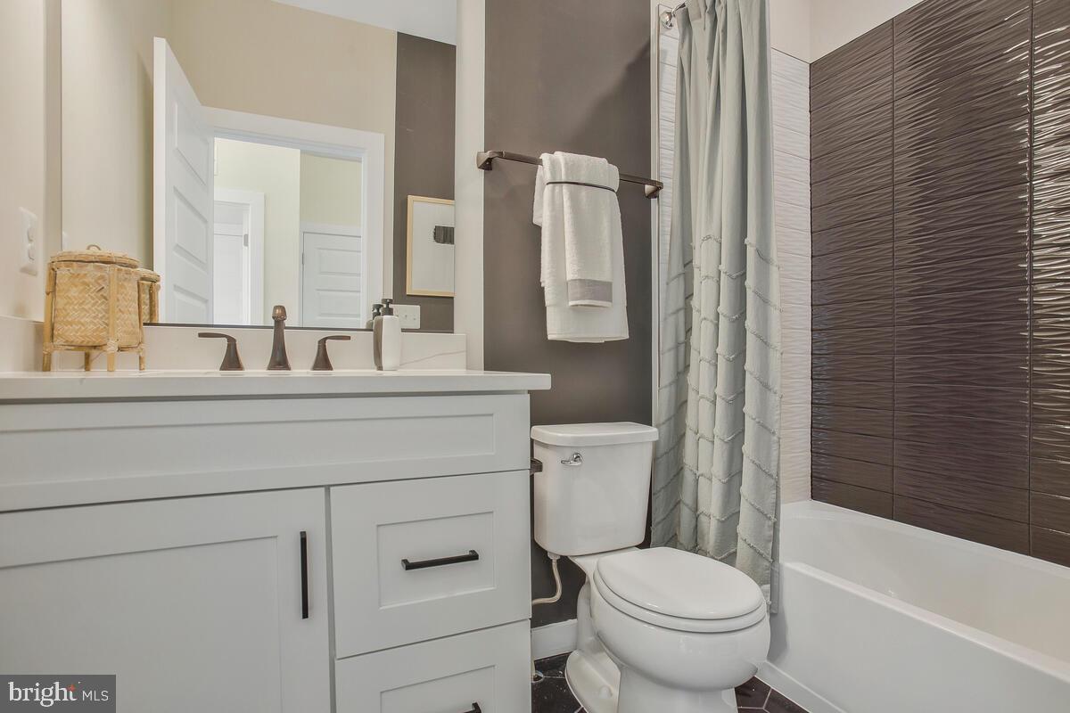 5025 Henry King Way #1g Property Photo 11