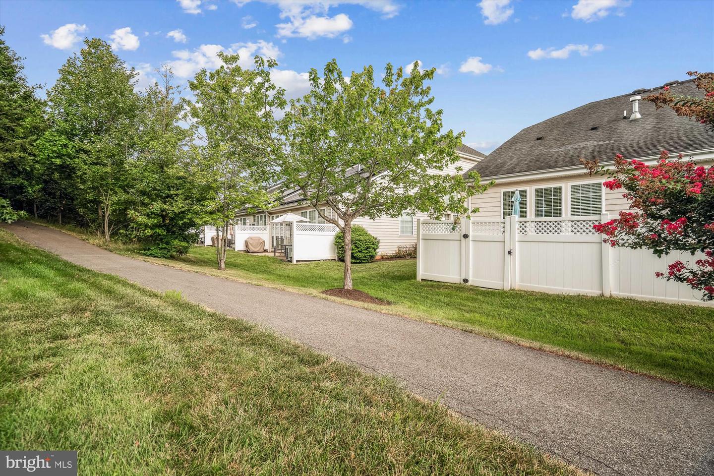 7211 Piney Woods Pl Property Photo 7