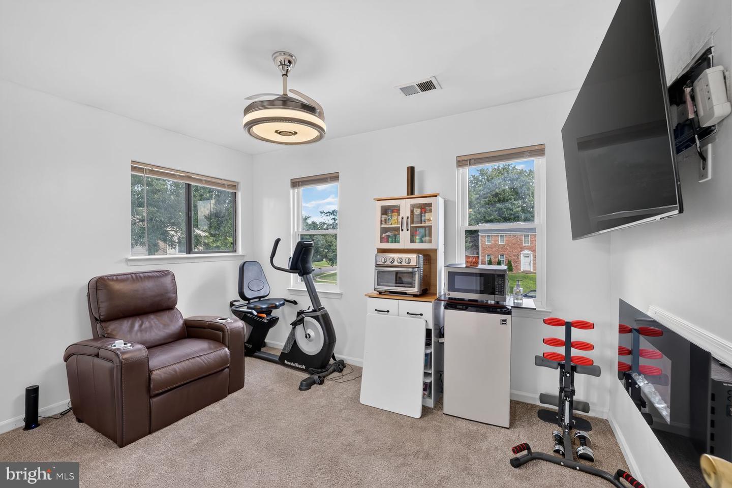 10907 Fruitwood Dr Property Photo 3