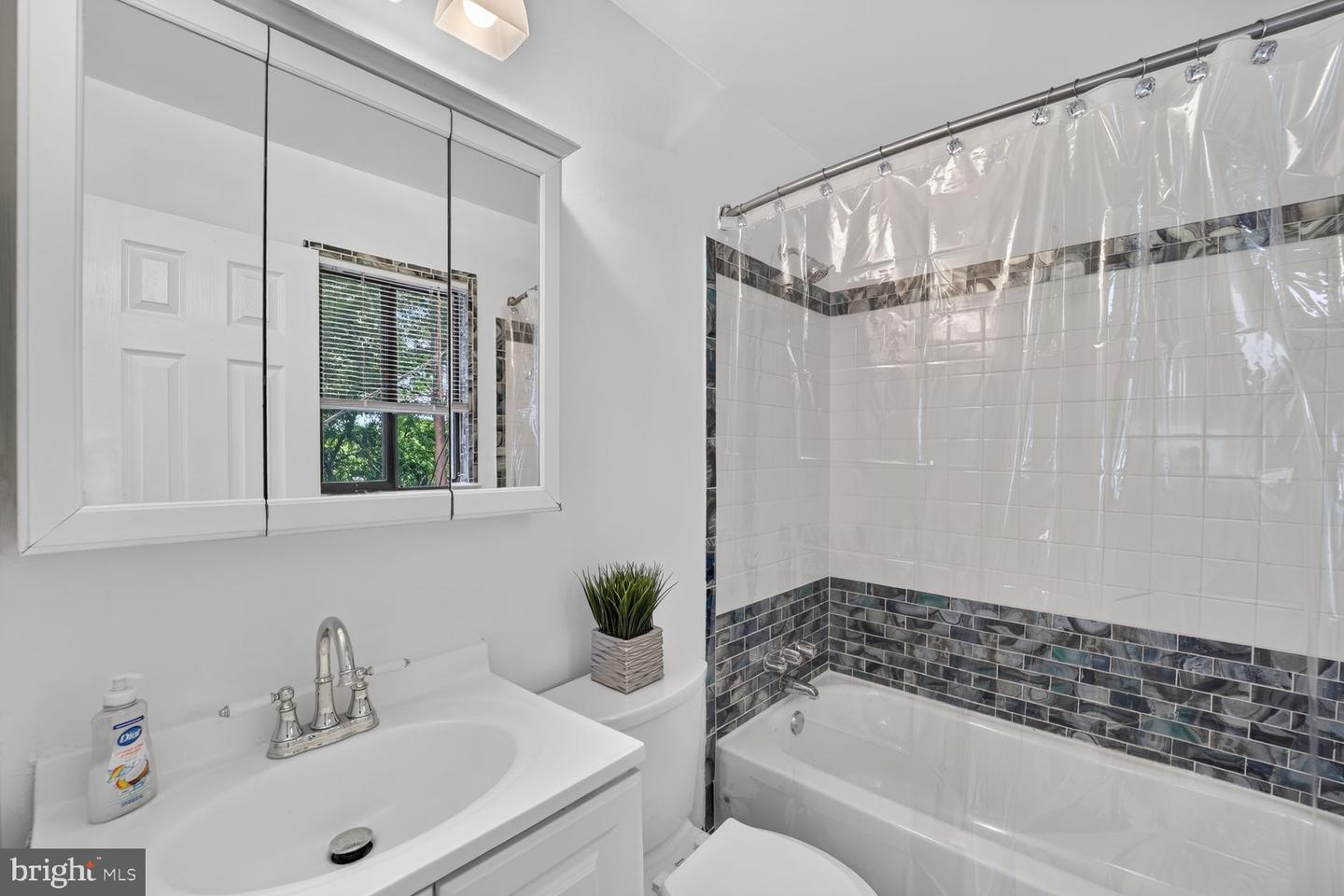 10907 Fruitwood Dr Property Photo 7