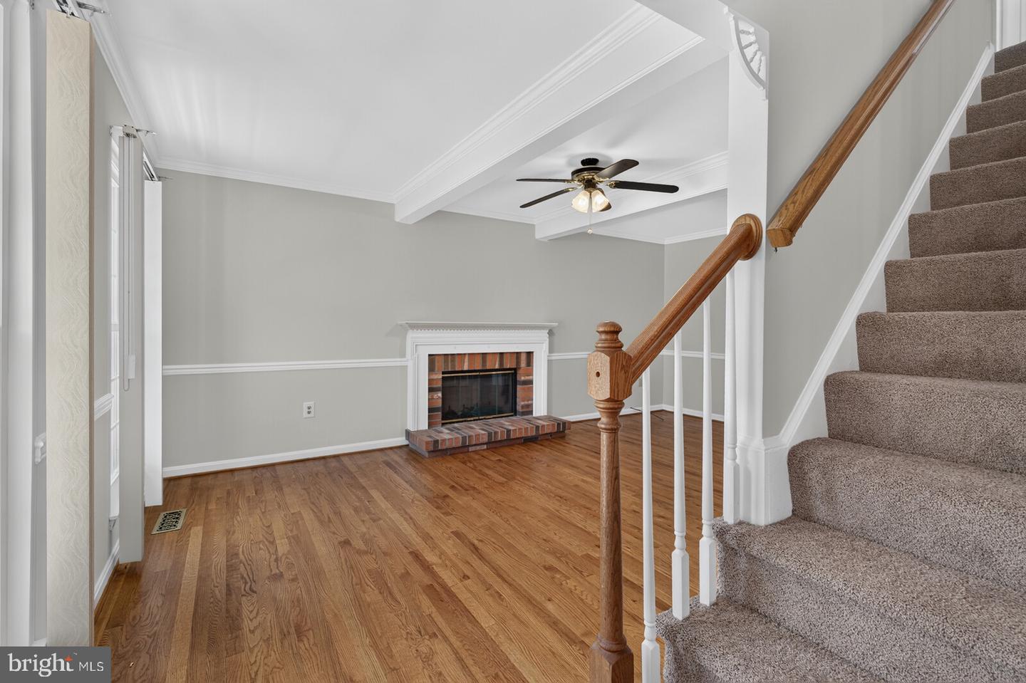 811 Chatsworth Dr Property Photo 2