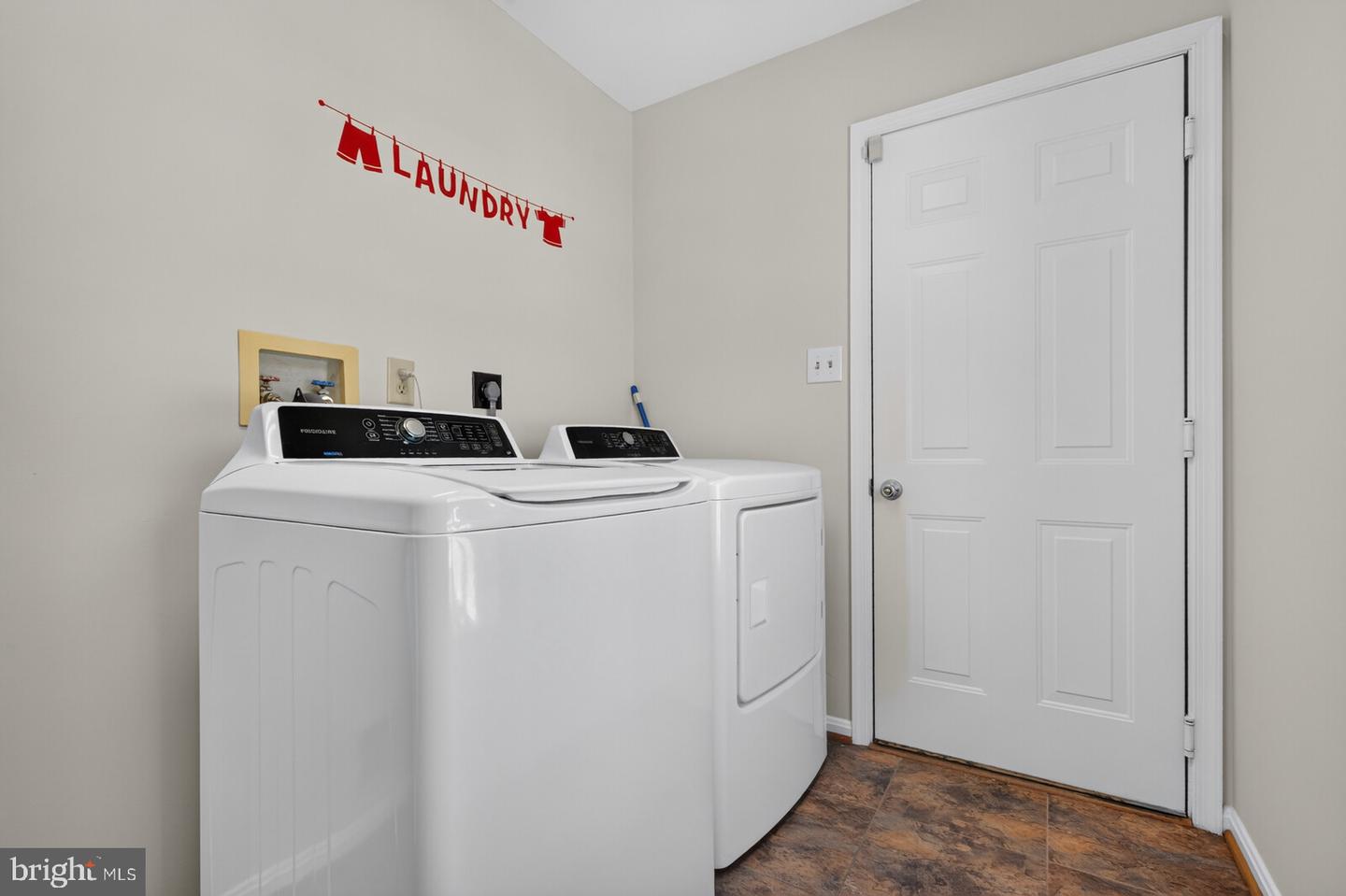 811 Chatsworth Dr Property Photo 15