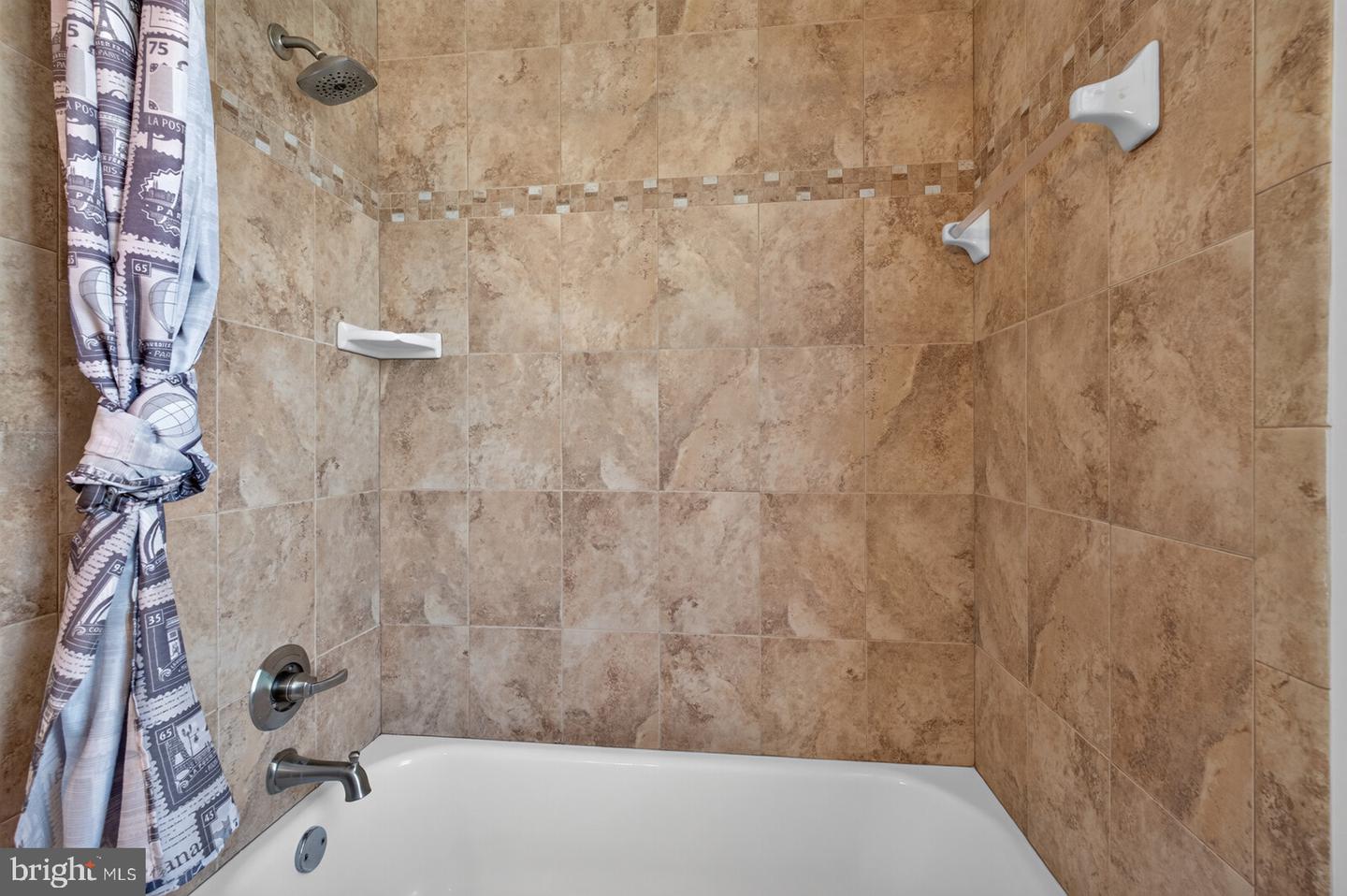 811 Chatsworth Dr Property Photo 20