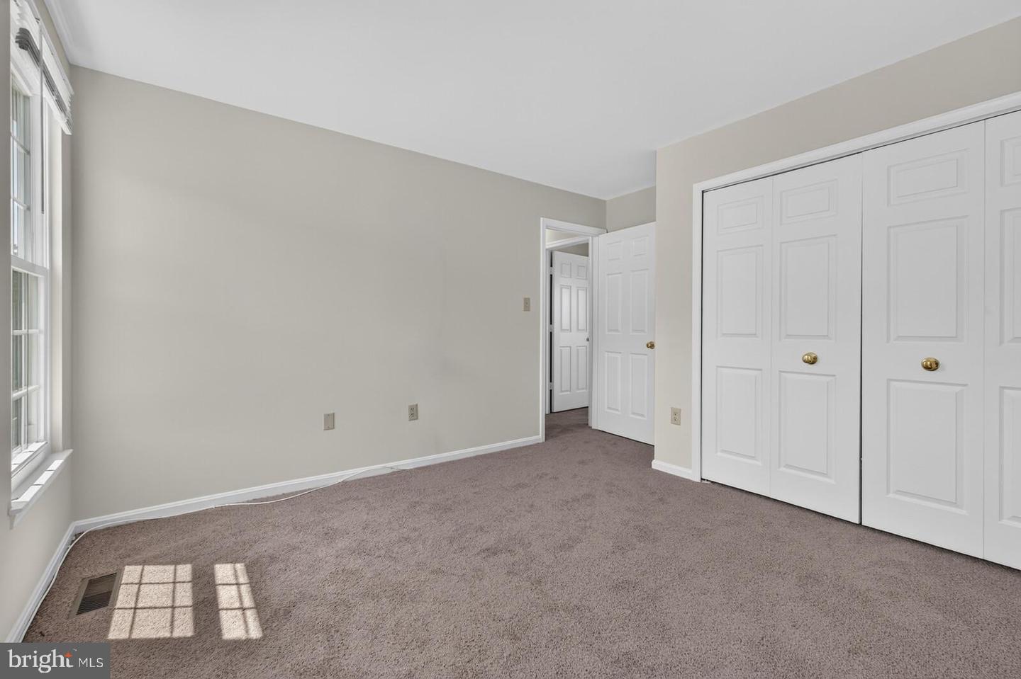 811 Chatsworth Dr Property Photo 22
