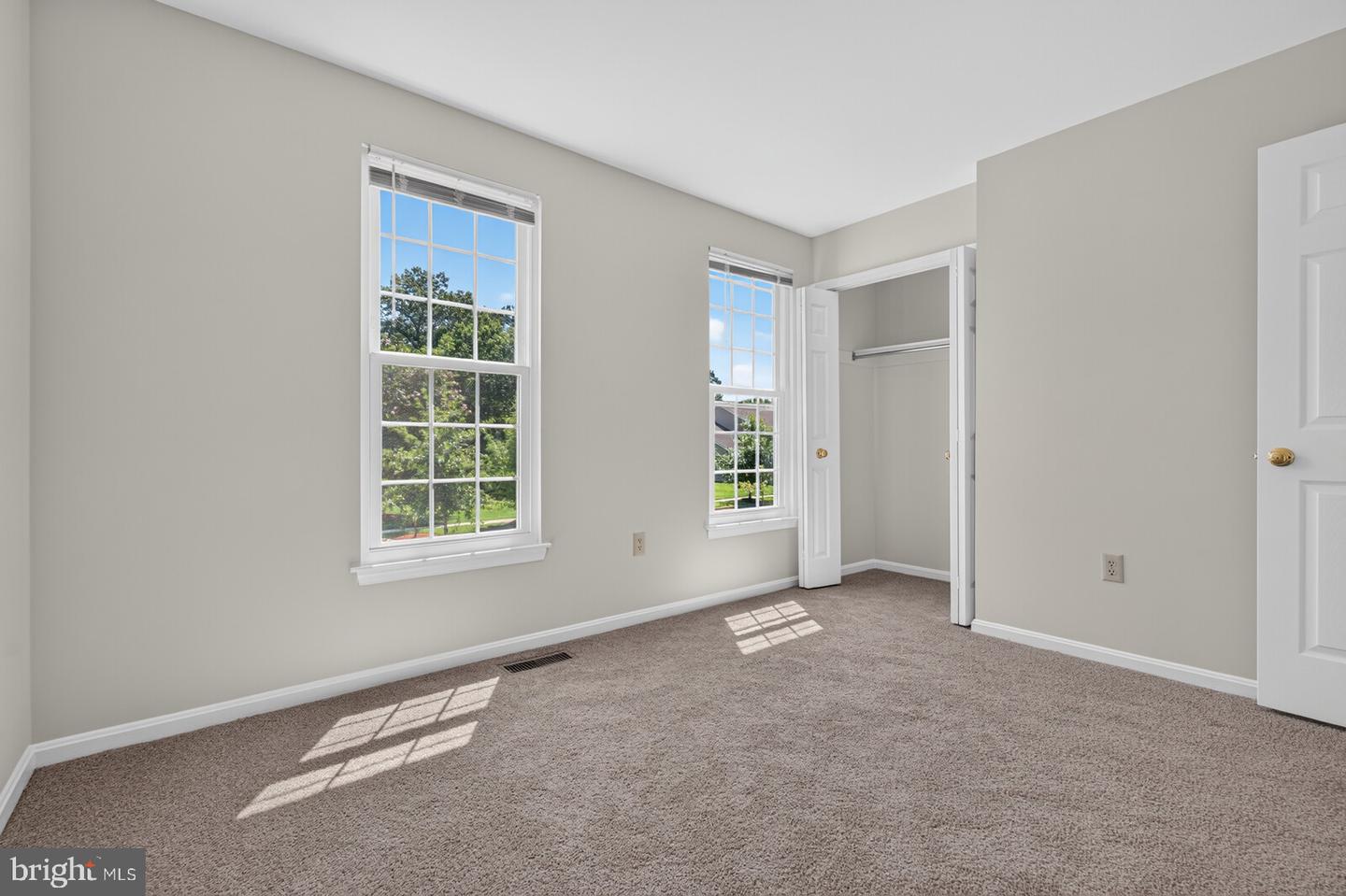 811 Chatsworth Dr Property Photo 23