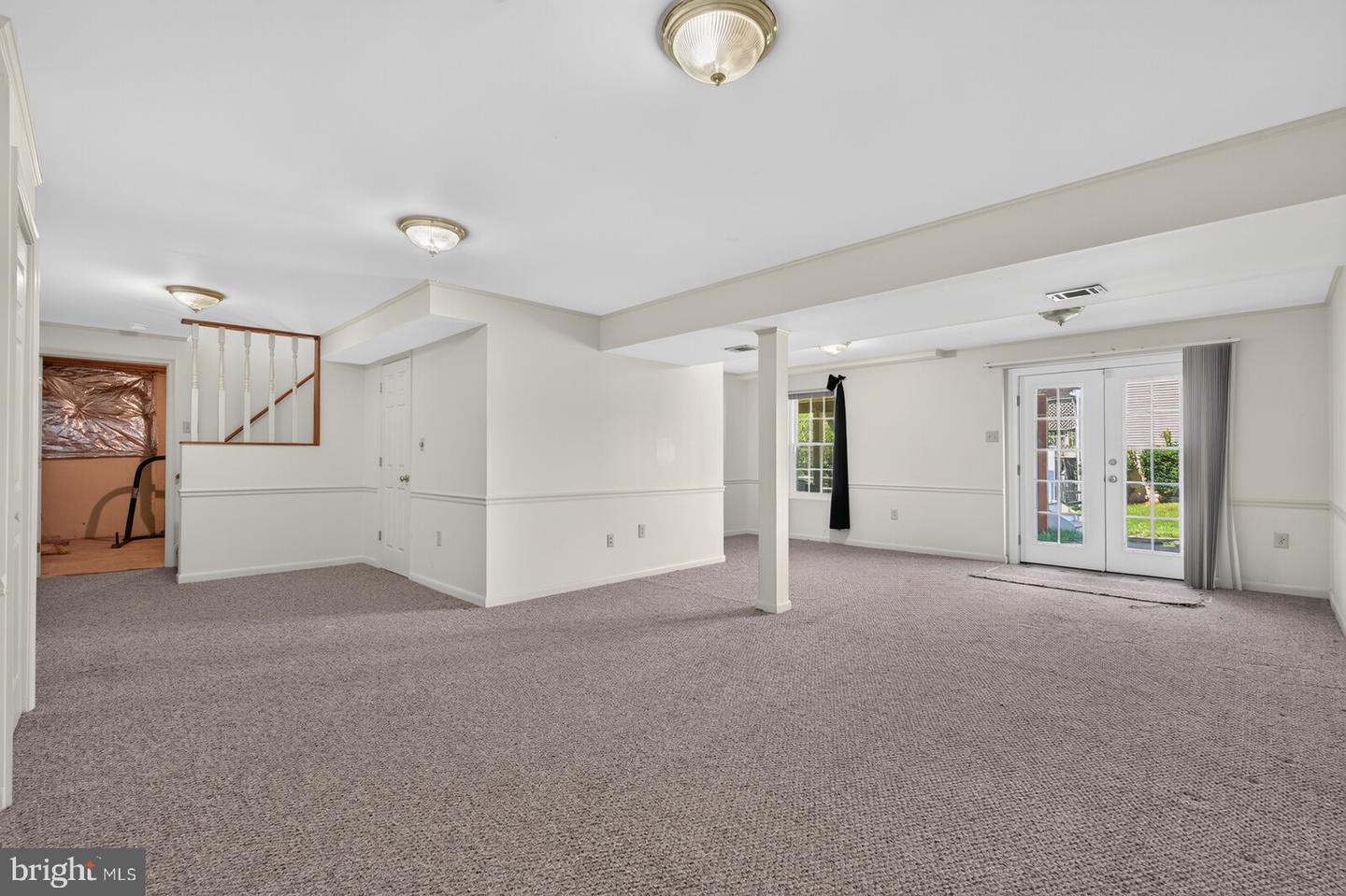 811 Chatsworth Dr Property Photo 25