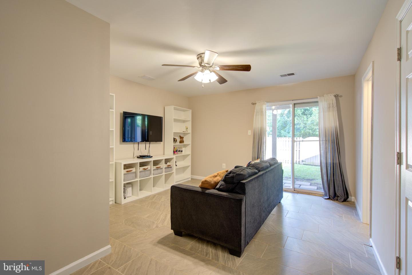 10317 Broom Ln Property Photo 6