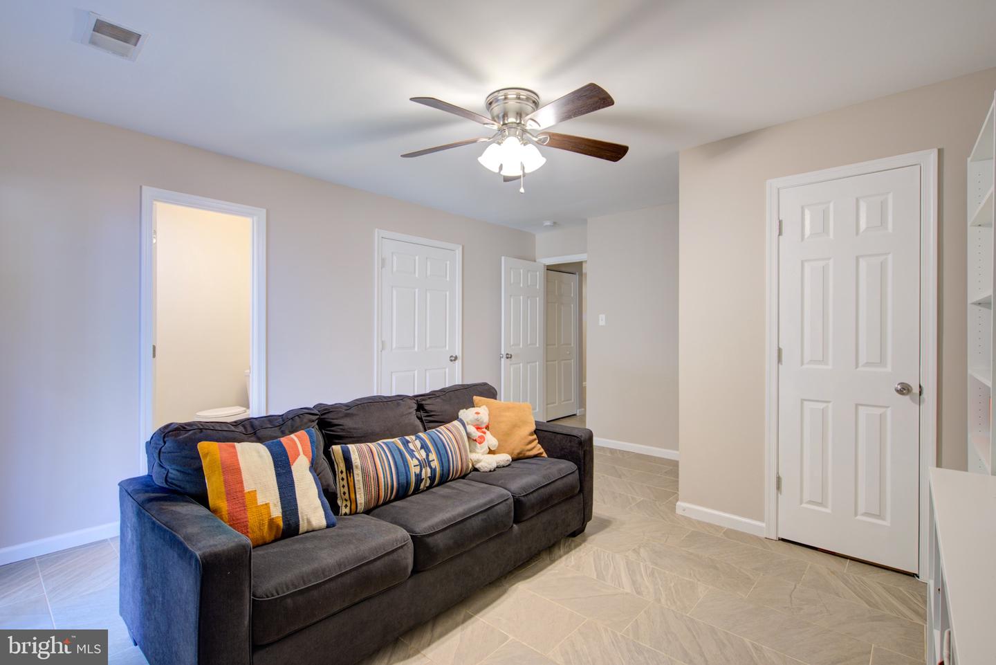 10317 Broom Ln Property Photo 10