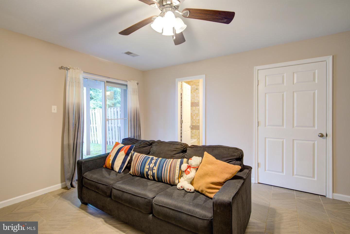10317 Broom Ln Property Photo 11