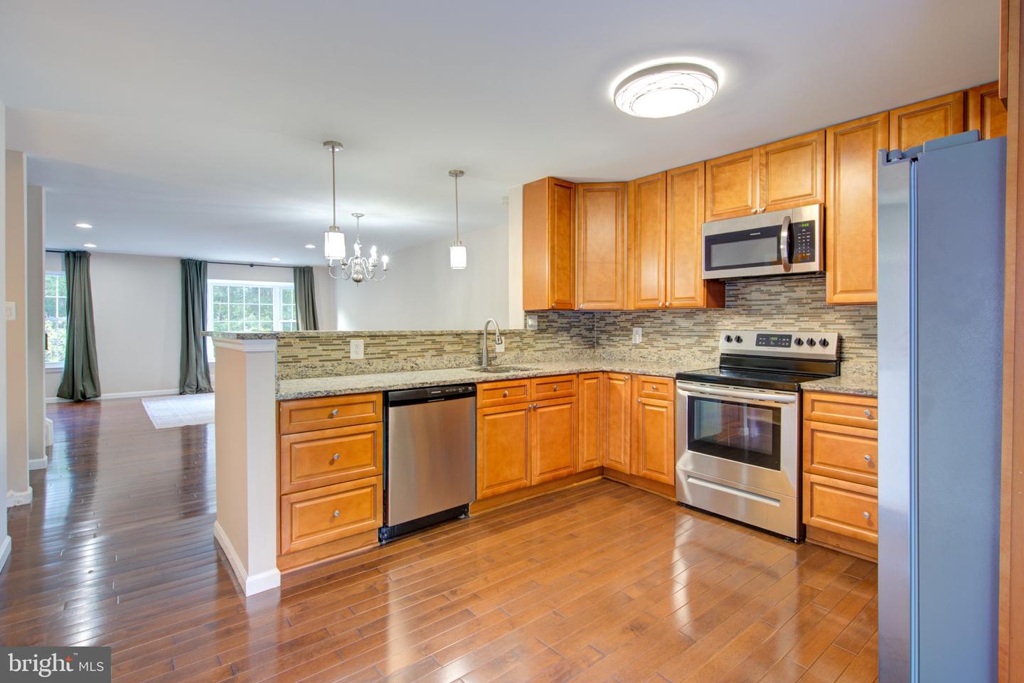 10317 Broom Ln Property Photo 14