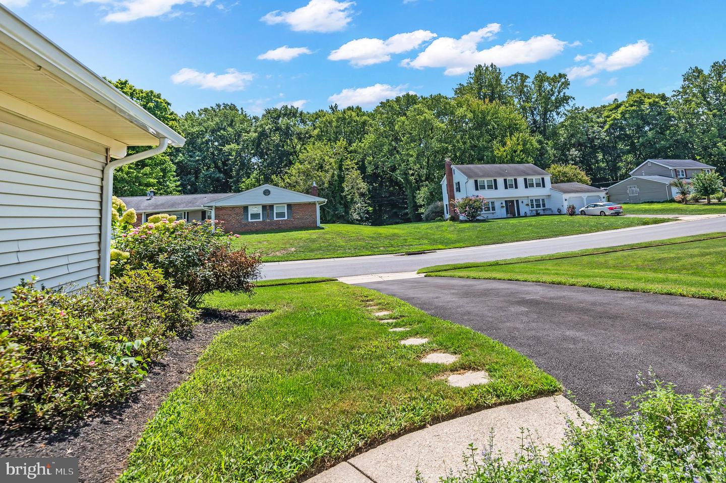 12740 Holiday Ln Property Photo 3