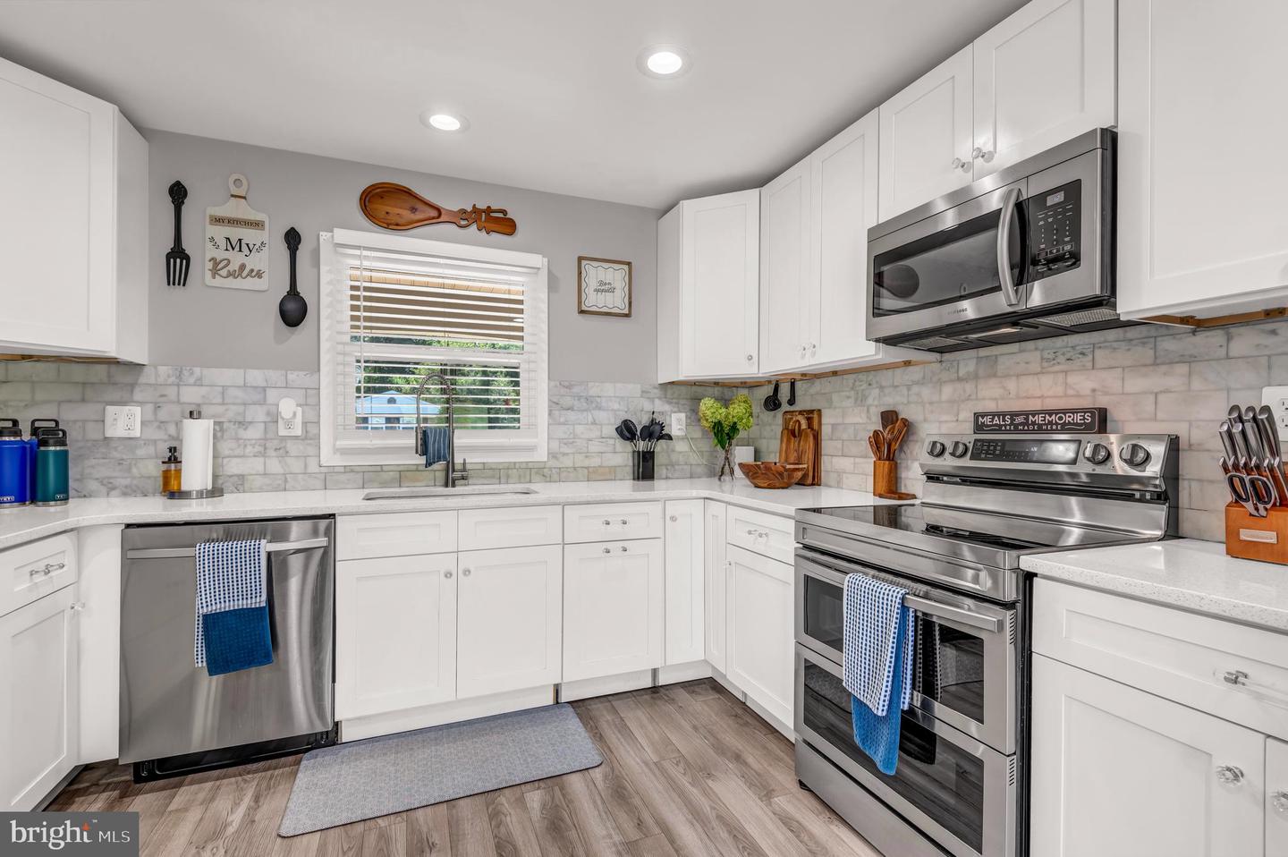 12740 Holiday Ln Property Photo 16
