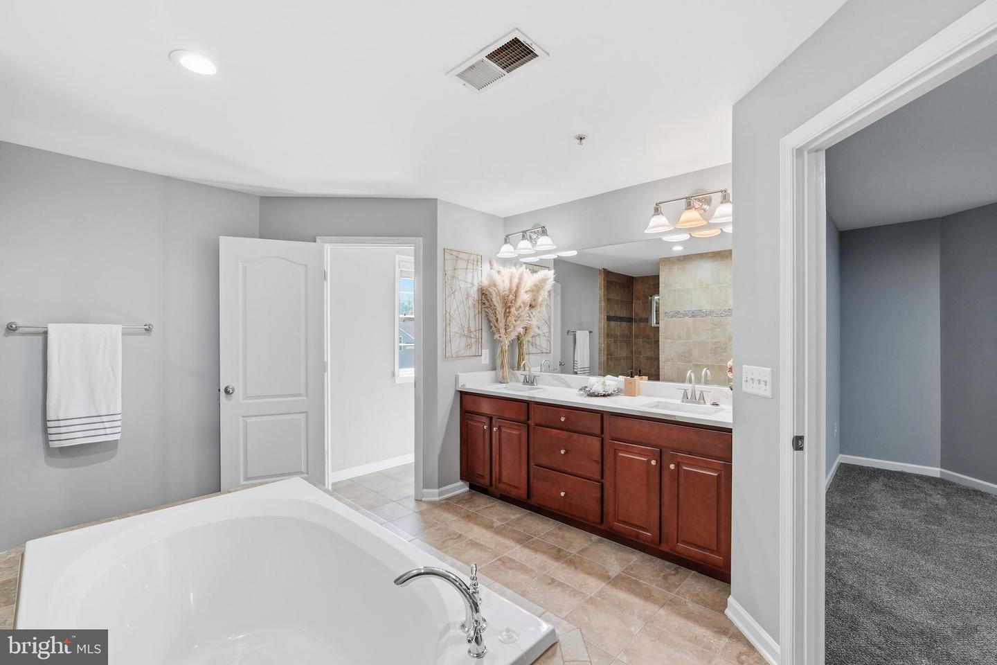 16204 Broxburn Ln Property Photo 24