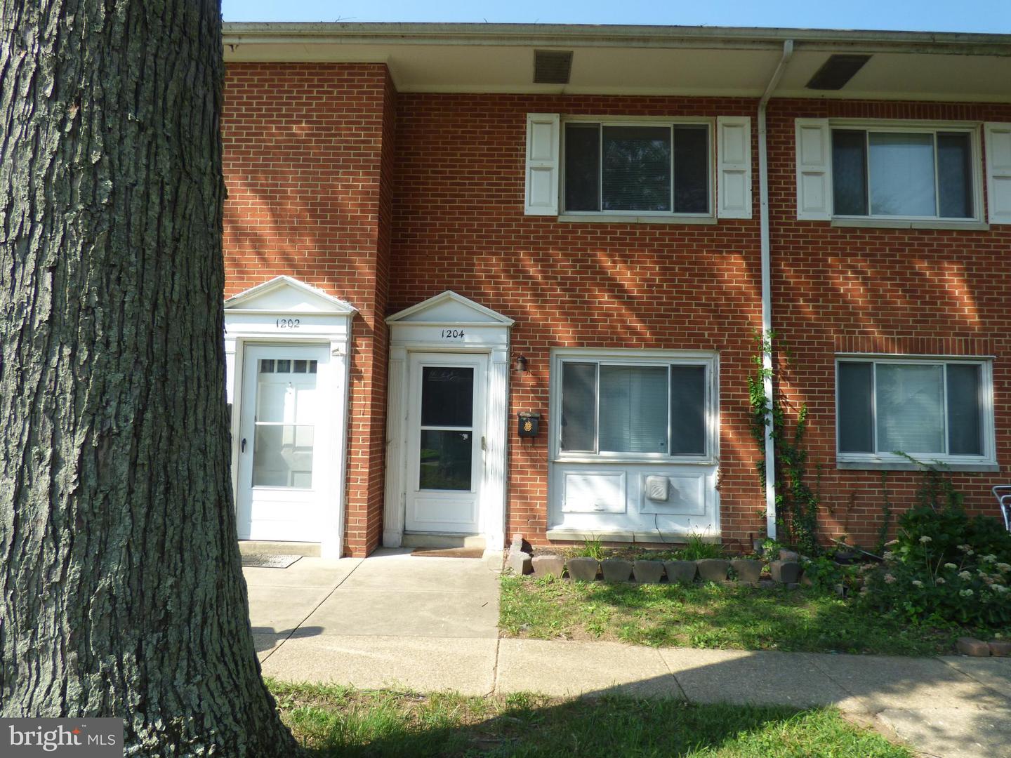 1204 Westview Ter Property Photo 1