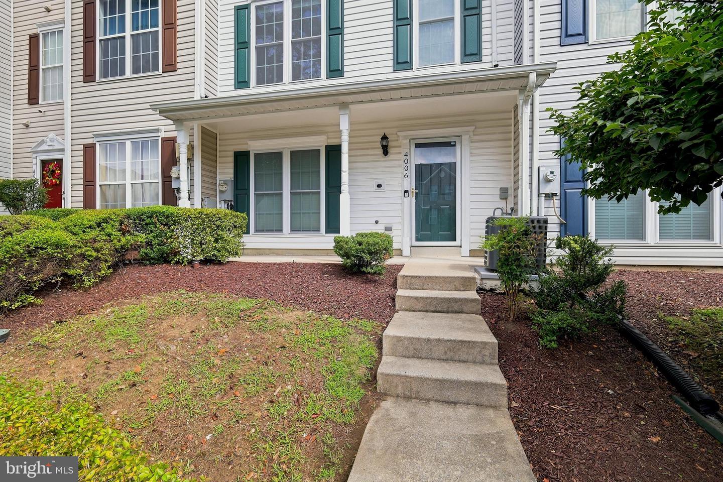4006 Eager Ter Property Photo 3