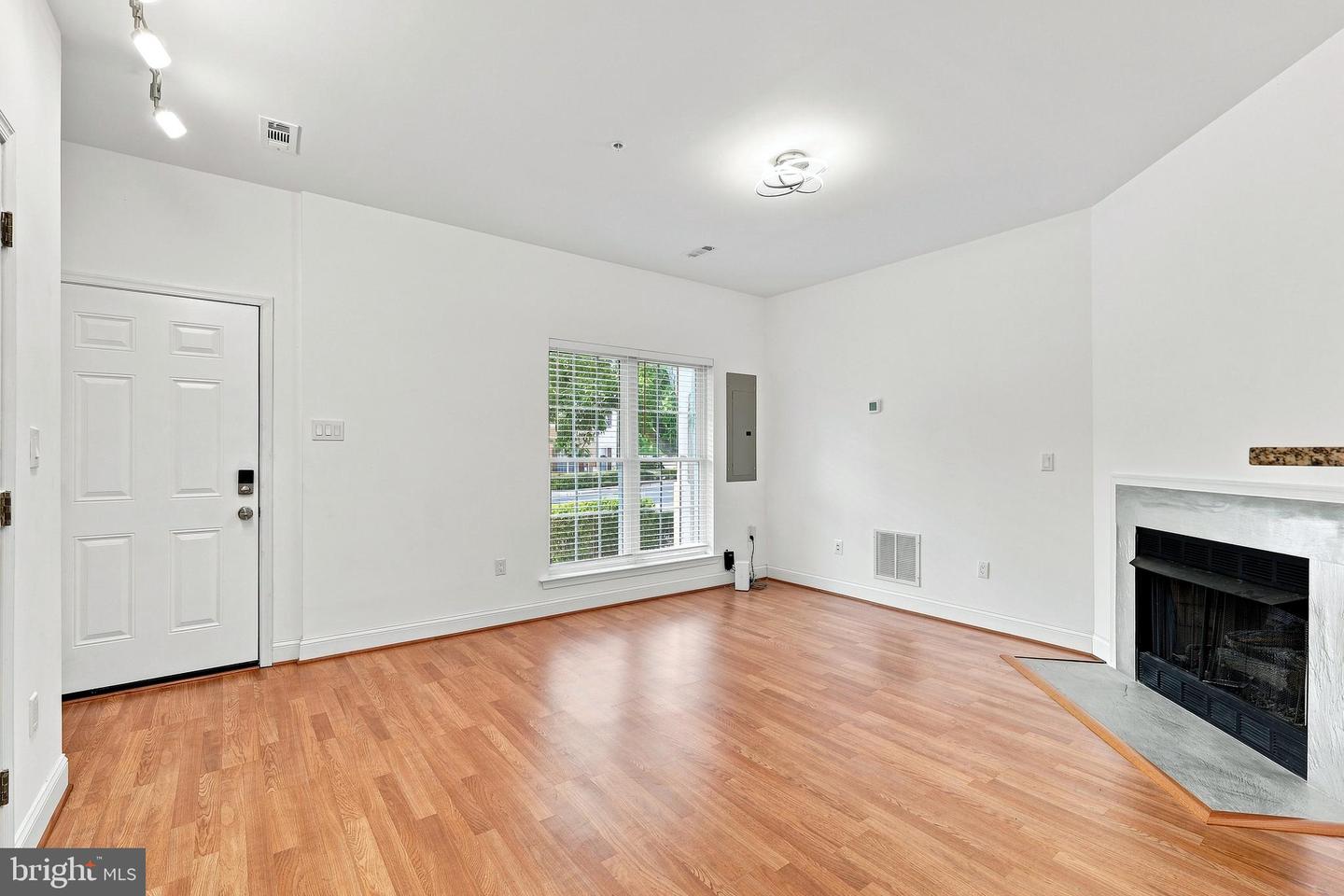 4006 Eager Ter Property Photo 6