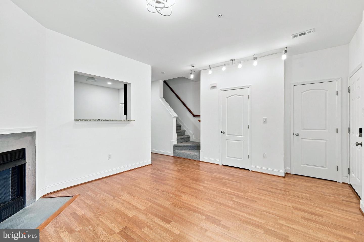 4006 Eager Ter Property Photo 7