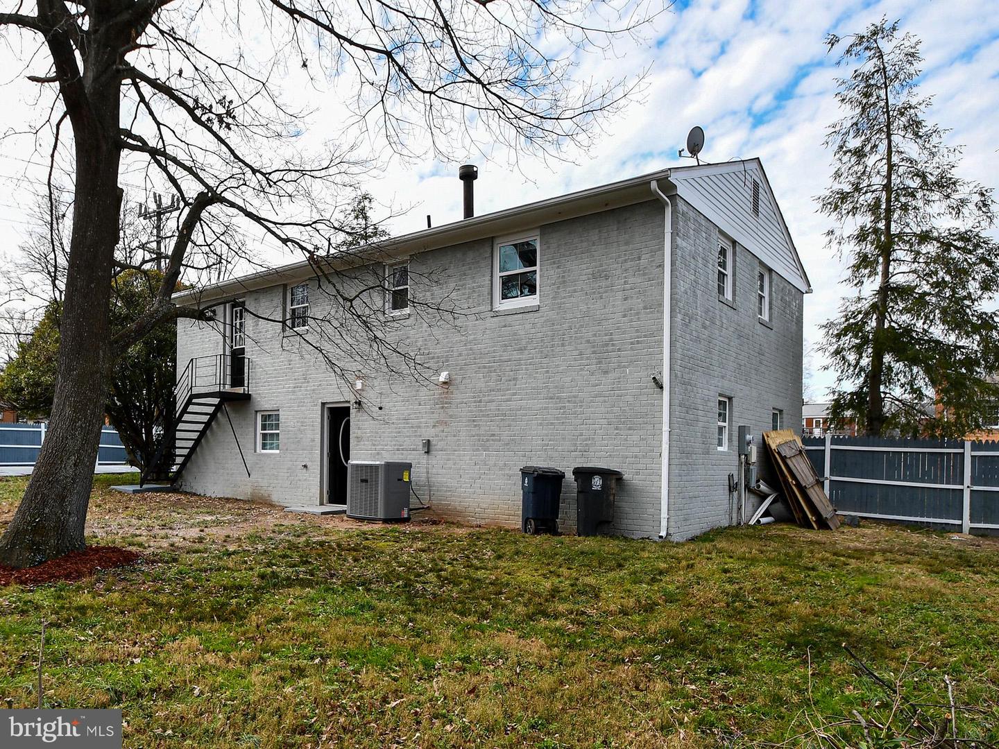 6308 Larwin Dr #(main Level) Property Photo 23