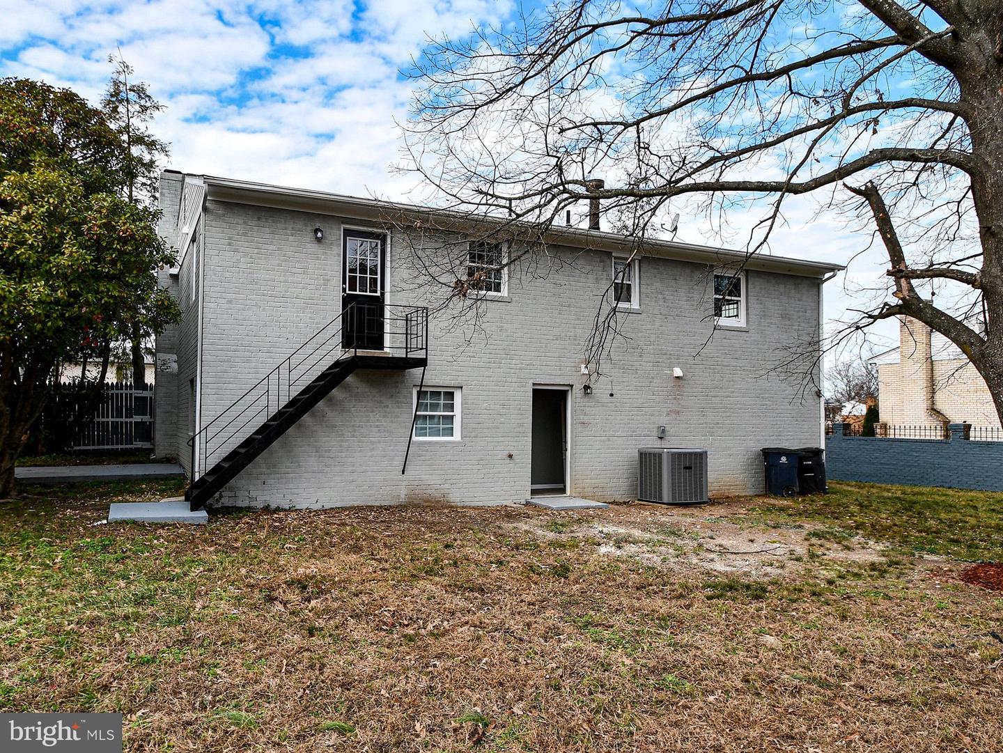6308 Larwin Dr #(main Level) Property Photo 24