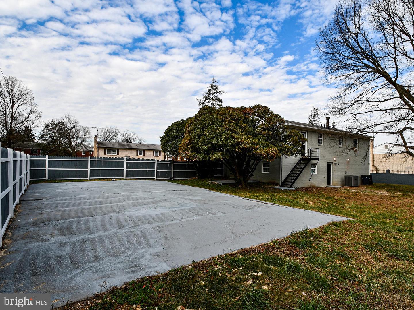 6308 Larwin Dr #(main Level) Property Photo 26