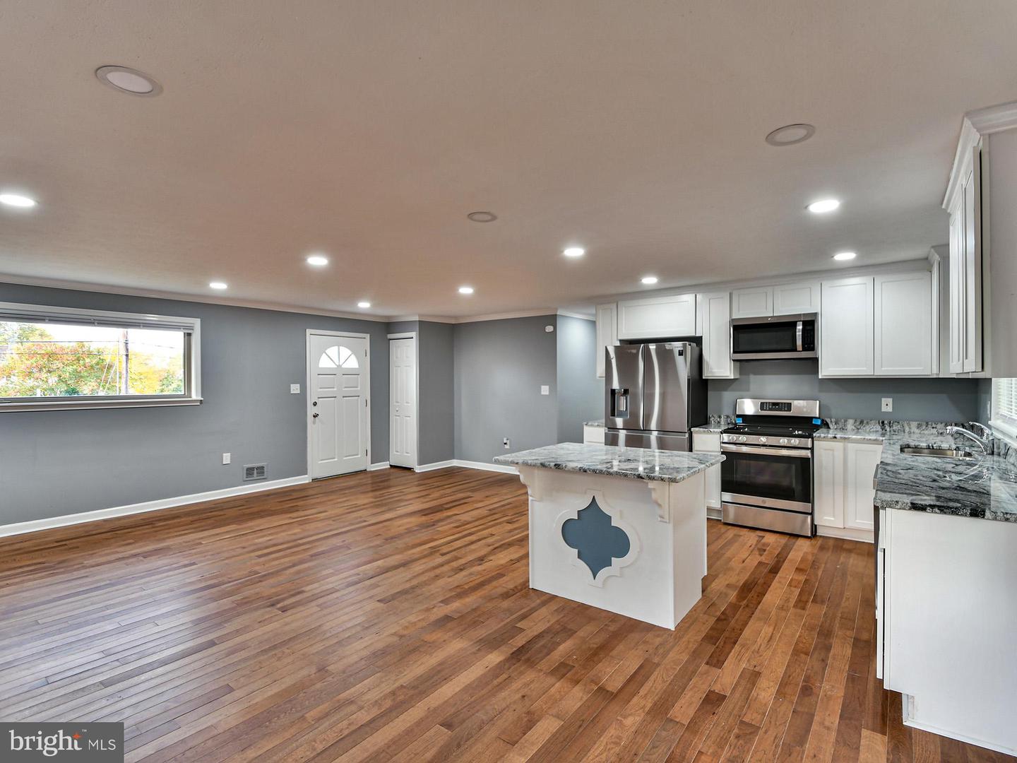5812 SUITLAND RD #(MAIN LEVEL) Property Photo 1