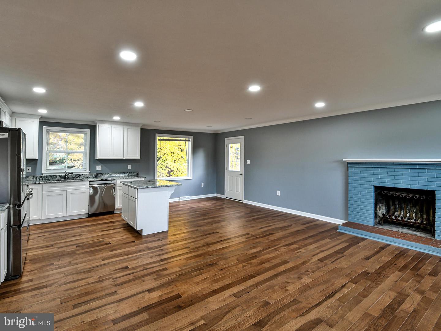 5812 Suitland Rd #(main Level) Property Photo 2